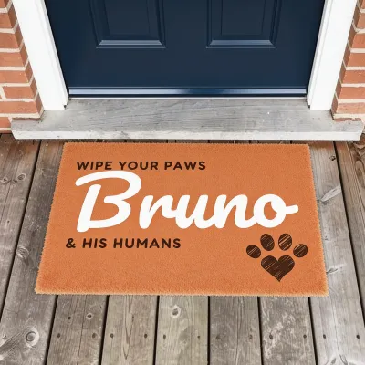 Gepersonaliseerde Deurmat met Naam en Symbool - Voor een baasje bij wie de hond regeert