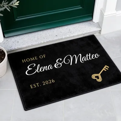 Gepersonaliseerde Deurmat met Naam en Symbool - Voor een stel in hun eerste eigen huis