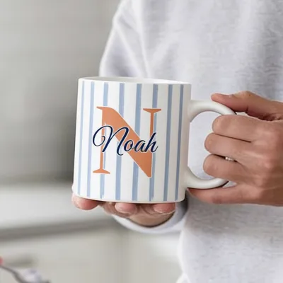 Mok met Initiaal en Naam in Pastel - Eerste koffie van een jonge papa