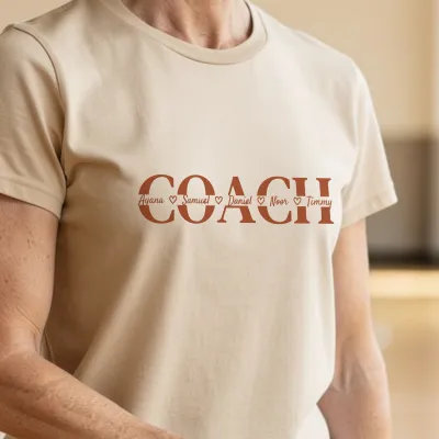 Mama T-shirt met Namen van de Kinderen - Coach Mode – De Sportlerares en Haar Kampioenen