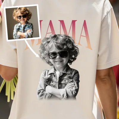 Foto majica s pastelnim barvnim prelivom in letnico - Mama male rock zvezde