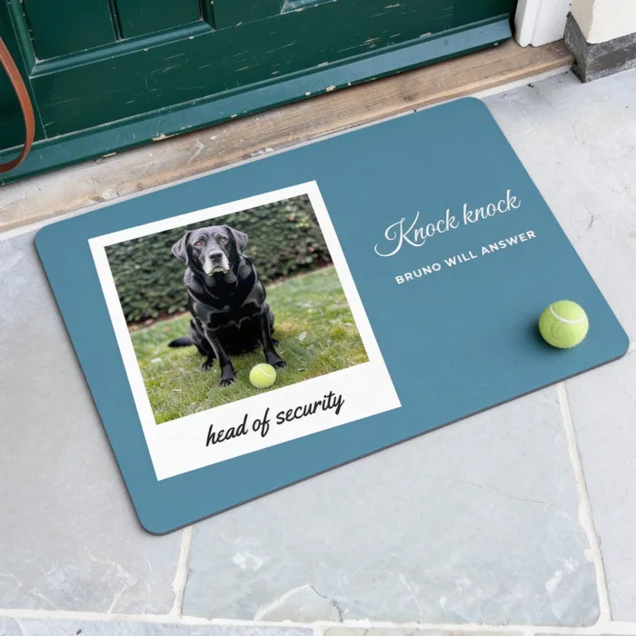 Deurmat met Eigen Foto en Naam - De hond die altijd als eerste opendoet