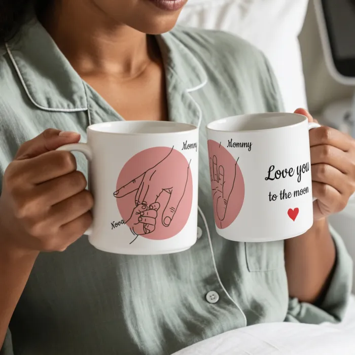 Mok met Namen en Kinderhandjes - Mommy's eerste ochtend met Nova