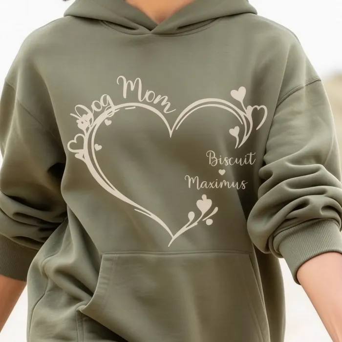 Heart T-shirt with Children's Names - Hondenmama op zondagwandeling met haar twee viervoeters
