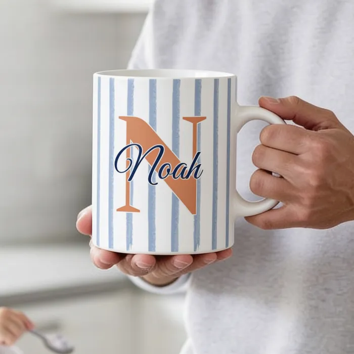 Mok met Initiaal en Naam in Pastel - Eerste koffie van een jonge papa