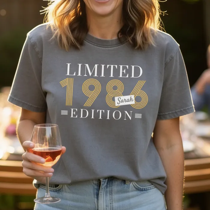 Limited Edition T-shirt met Geboortejaar en Naam - VINTAGE 1986 — haar veertigste in een verwassen shirt