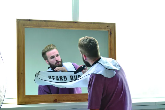 Beard Buddy Bib - Rasur Haarfänger