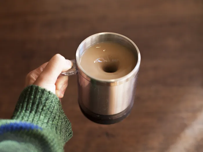 Mug avec Mélangeur Automatique