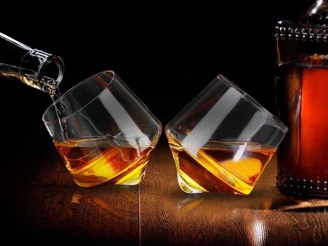 Valkuilen kousen chef Rocking Whisky Glazen | Whiskey Rocker Glasses Kopen - CoolGift