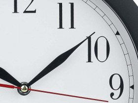 Backwards clock - Horloge inversée
